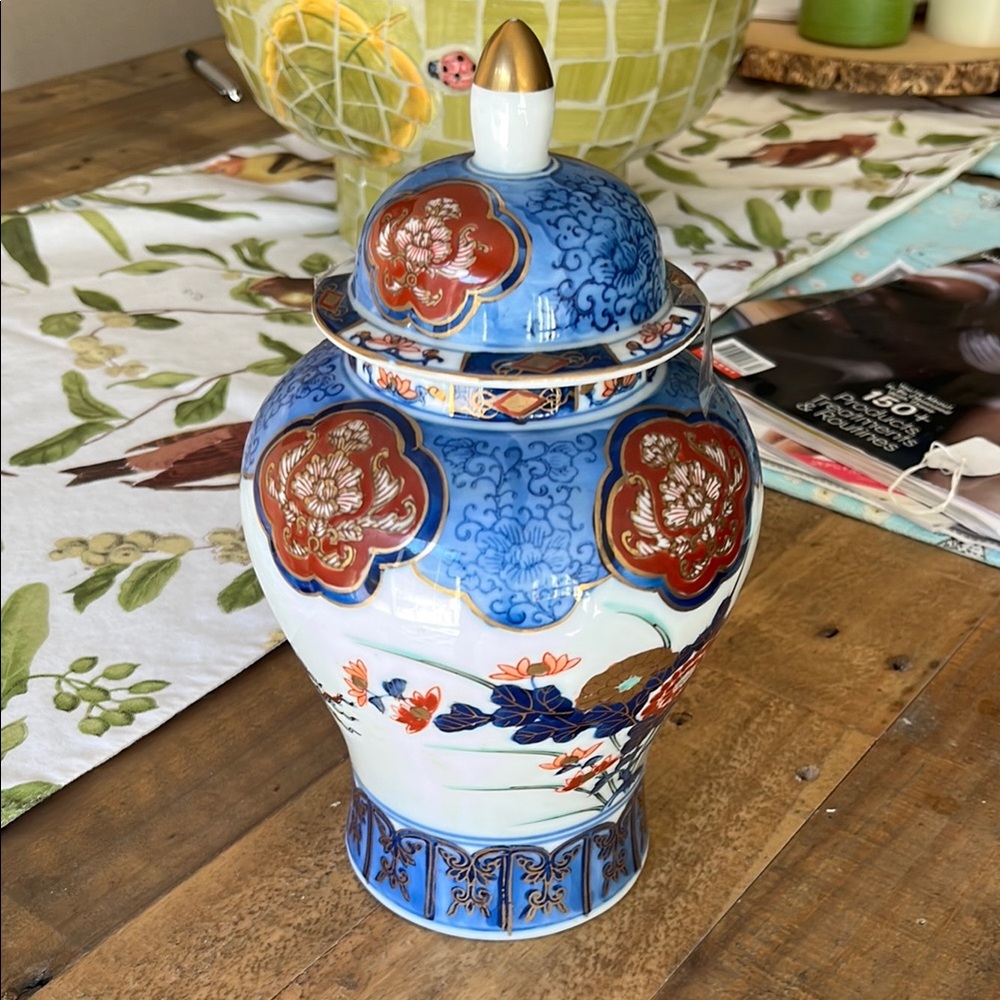 Stunning Amari hand painted Ginger jar